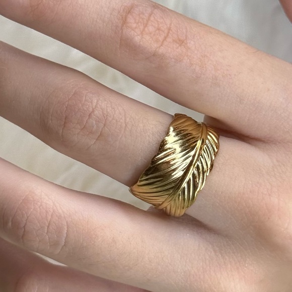 Adjustable Size Leaf Stainless Steel Gold Ring (R33) - Picture 1 of 6